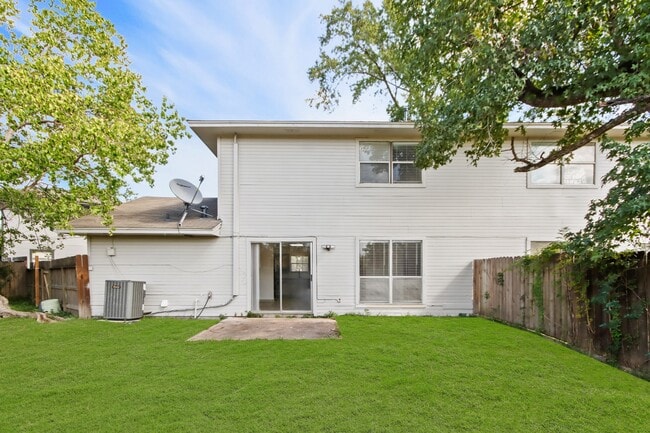 Building Photo - 1600 Hazelwood St