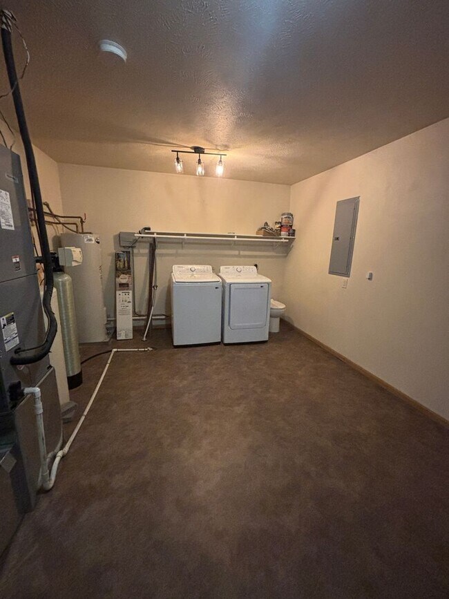 Foto del edificio - For Rent – 3 Bedroom | 1 Bathroom | Fully Fenced Yard