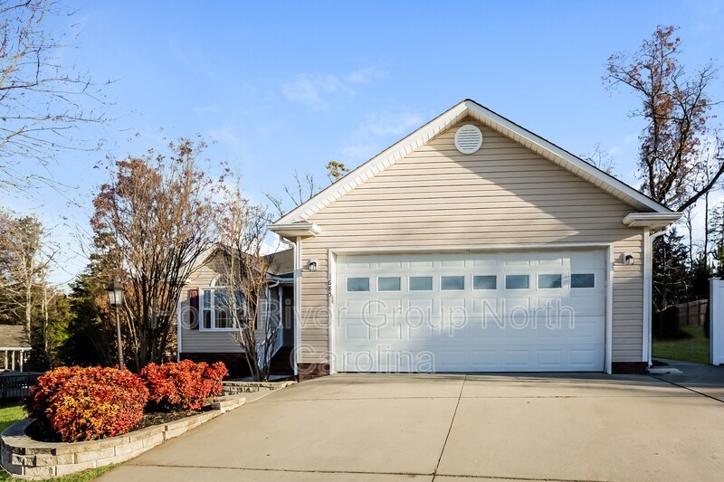 Primary Photo - 1685 Red Bird Cir SE