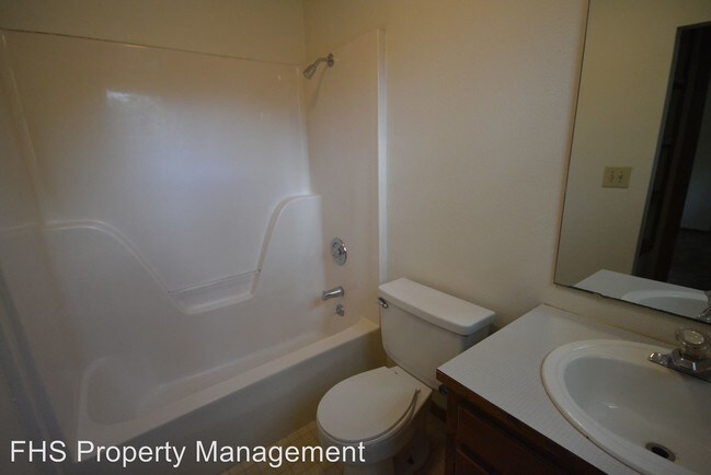 Building Photo - 1403 N Clay Ave