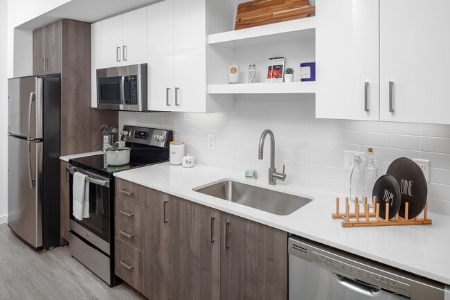 Building Photo - Axletree Apartments - City Vibes, Small To...