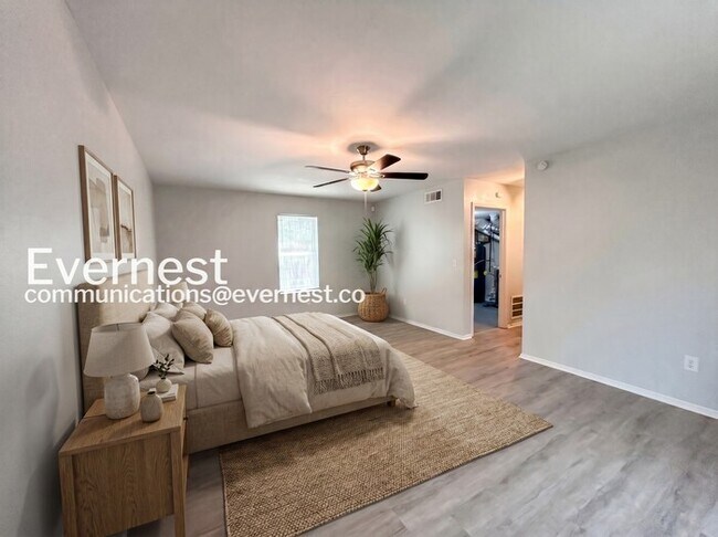 Foto del edificio - 5654 Bradley Cir
