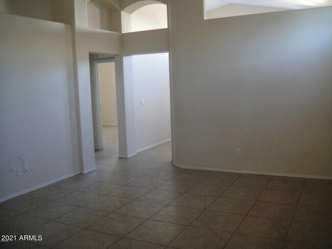 Building Photo - 10628 W Coronado Rd