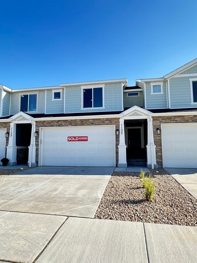 Frente de la casa adosada - 1157 W Hidden Spring Dr