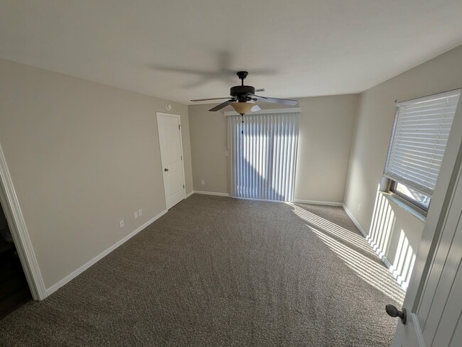 Building Photo - Lakewood Estates