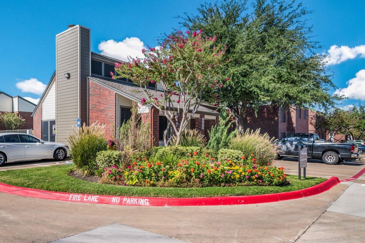 Rustic Oaks Apartments in Wylie, TX