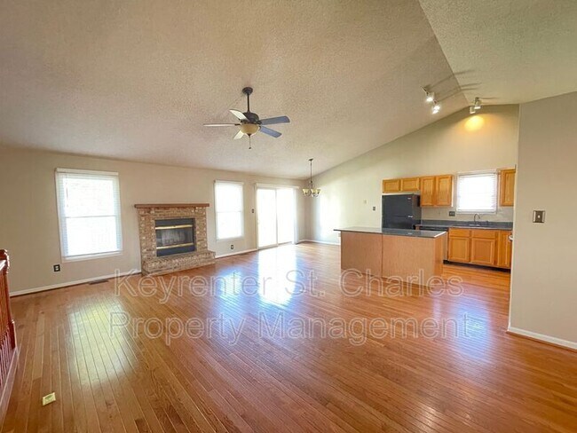Building Photo - 5015 Joshua Dr