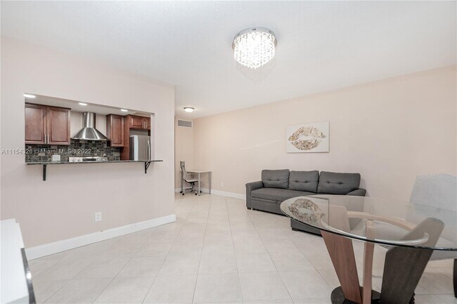 Foto del edificio - 2455 NE 51st St