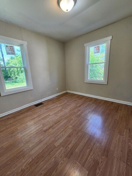 Foto del edificio - 314 Oakwood Rd