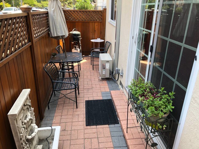 PATIO - 2305 Chariton St