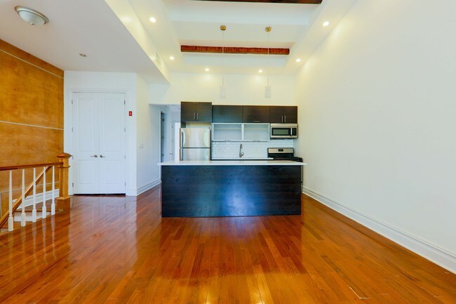 Building Photo - Spacious 3 Bedroom 2 Bath!