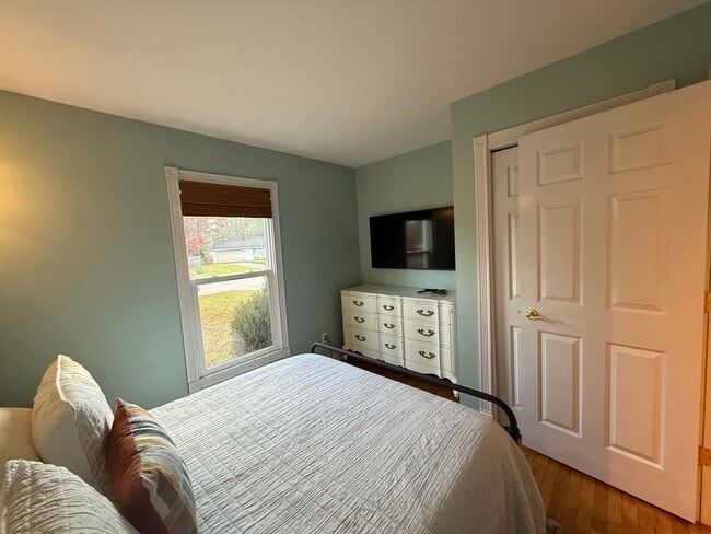 Building Photo - 3-Bedroom, 1-Bath Home for Rent – Lowell