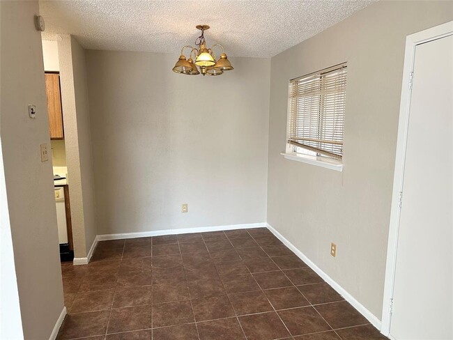 Building Photo - 10203 Forum Park Dr