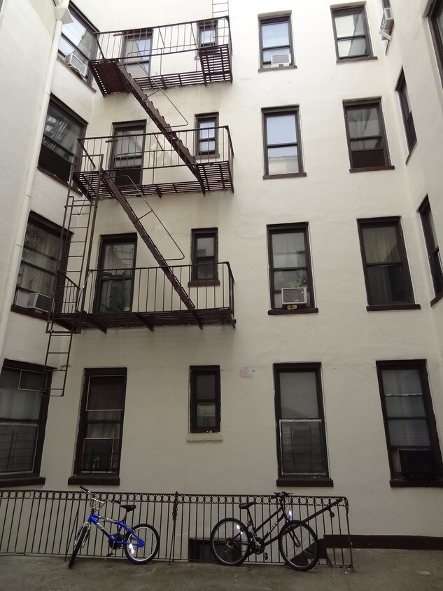 Building Photo - 6614 Woodside Ave