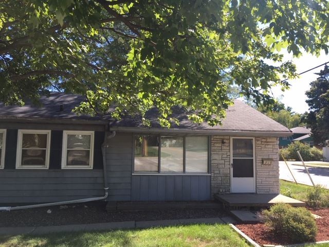 Primary Photo - 719 W College Ave