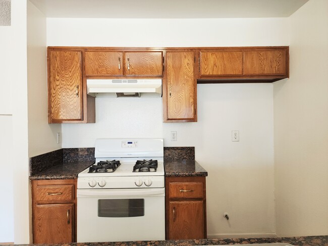 Building Photo - 5269 Satsuma Ave