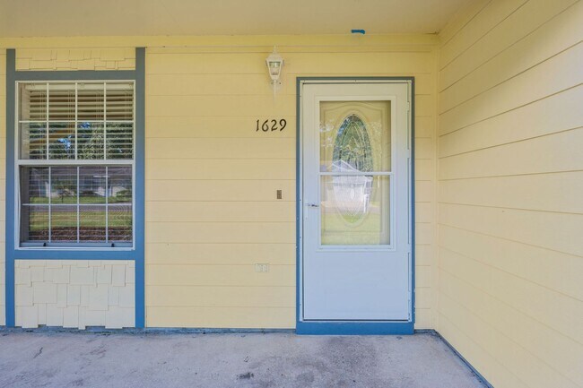 Foto del edificio - 1629 Campbell Dr N