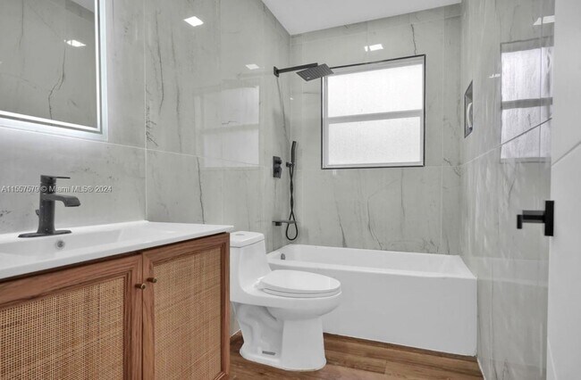 Foto del edificio - 17815 NE 7th Ct