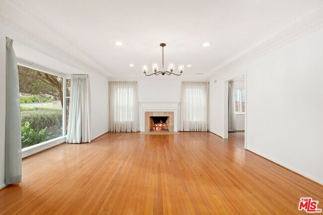 Foto del edificio - 9343 Sawyer St