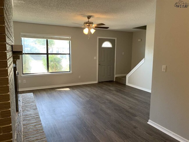 Foto del edificio - 2944 Gossett Dr