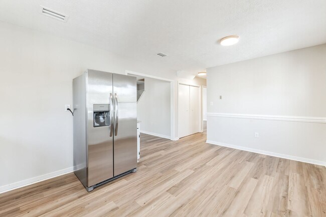 Building Photo - Newly remodeled 4/2 in Deer Run