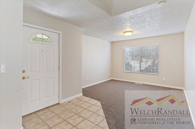 Building Photo - Stylish and Move-In Ready 2-Bedroom Townho...