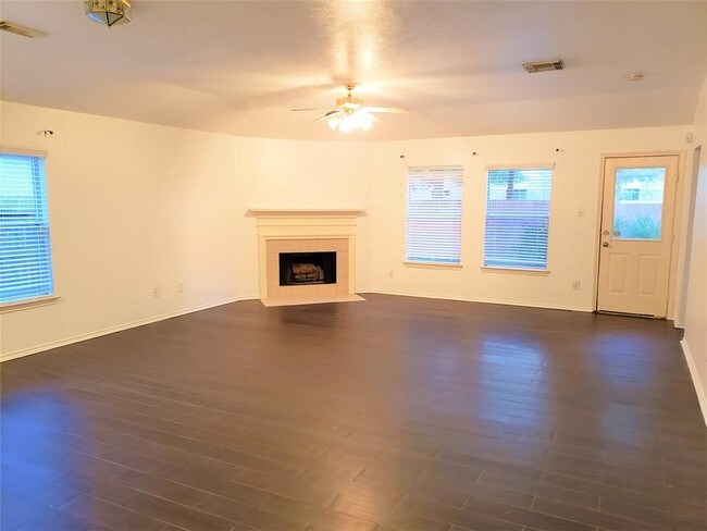 Building Photo - 2910 Plum Lake Dr