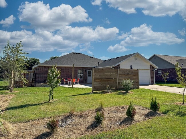 Photo - 691 N Meadowlands Dr House