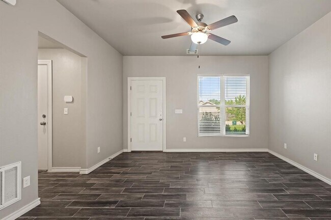 Foto del edificio - 428 Belmont Cir