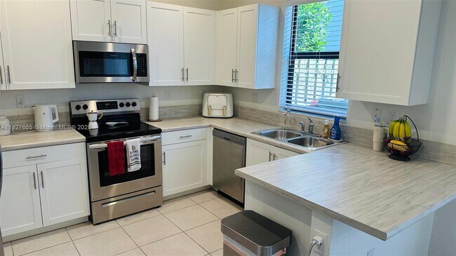 Foto del edificio - 545 NE 206th Ln