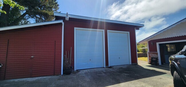 Foto del edificio - Custom House in McKinleyville with a View!