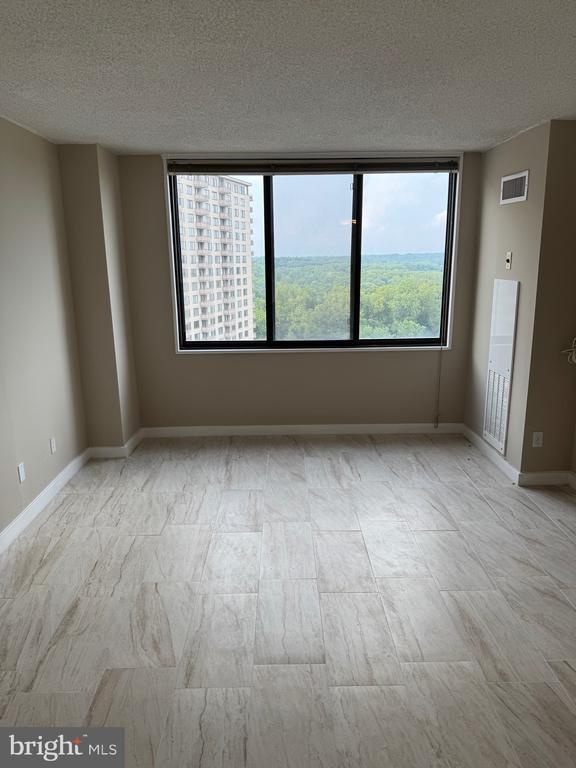 Foto del edificio - 5225 Pooks Hill Rd