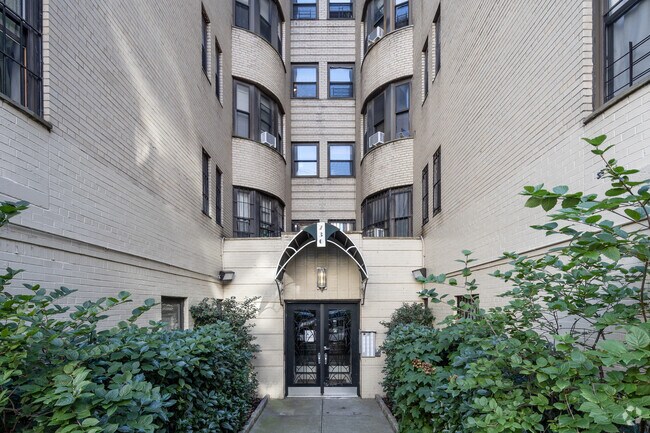 Entrance - 736 W 186th St
