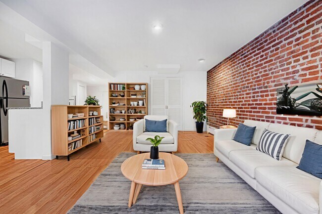 Foto del edificio - 3204 Porter St NW