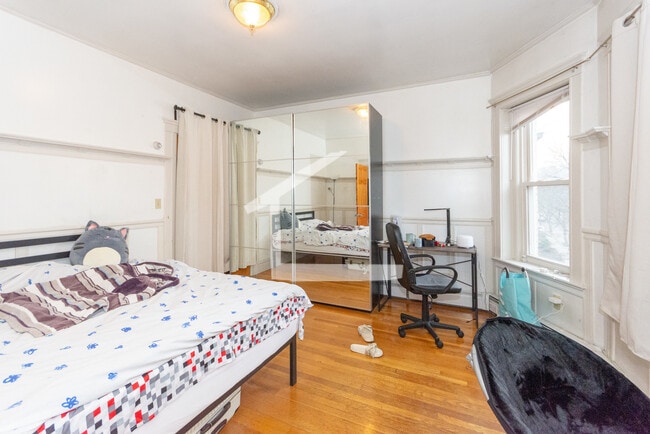 Building Photo - 157 Thorndike St