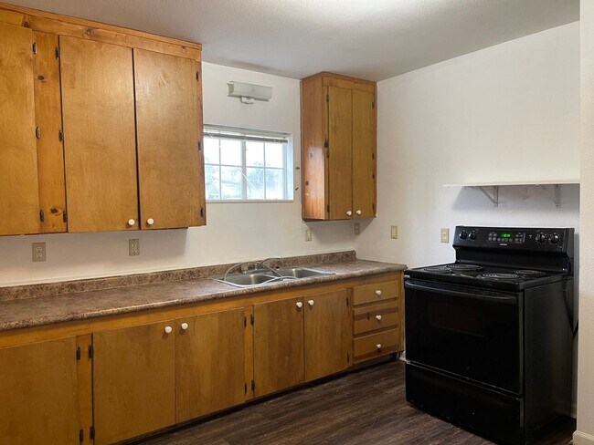 Building Photo - Ready for move-in!