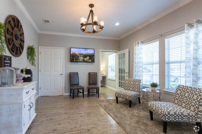 Oficina de arrendamiento - Cypress Bend Village Apartments