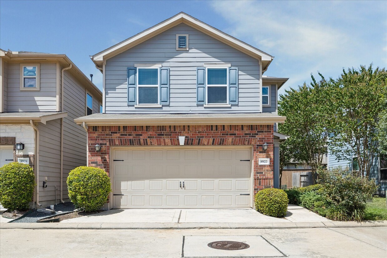 Primary Photo - 8922 Hollister Commons Ln