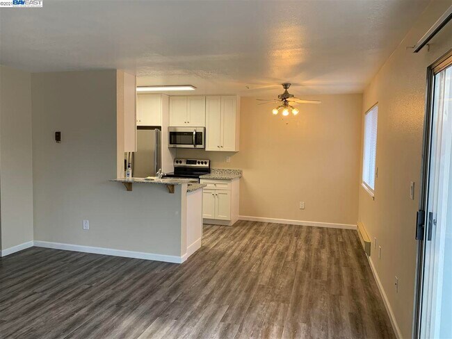 Building Photo - 3670 Silver Oaks Way