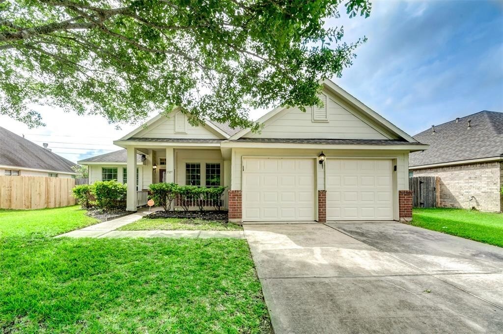 1327 Leigh Garden Dr, Sugar Land, TX 77479 House for Rent in Sugar