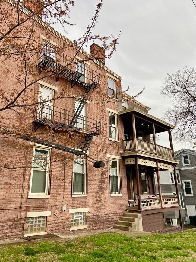 Building Photo - 2800 Euclid Ave