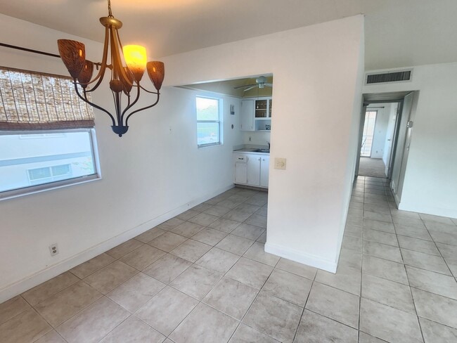 Building Photo - 509 Saxony Dr