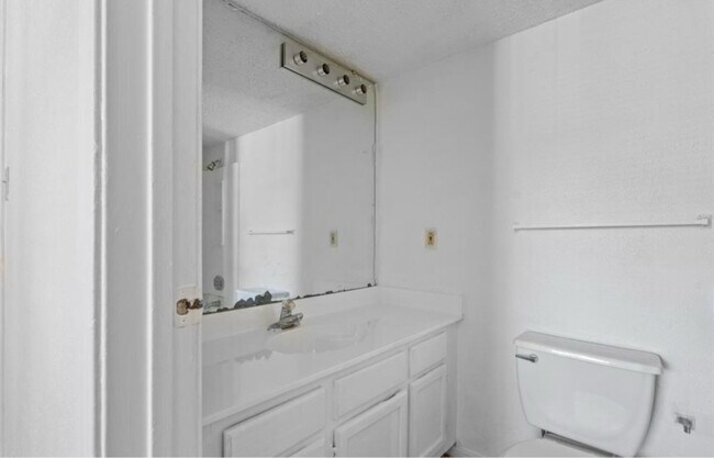 Foto del edificio - 7402 Alabonson Rd