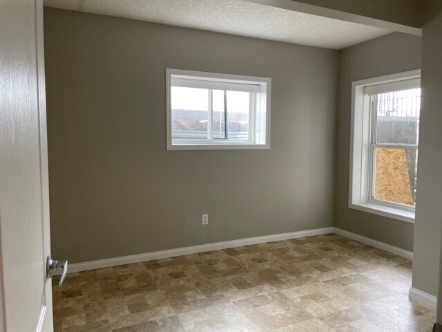 Photo du bâtiment - 1 Bed 1 Bath Unit in Didsbury, AB