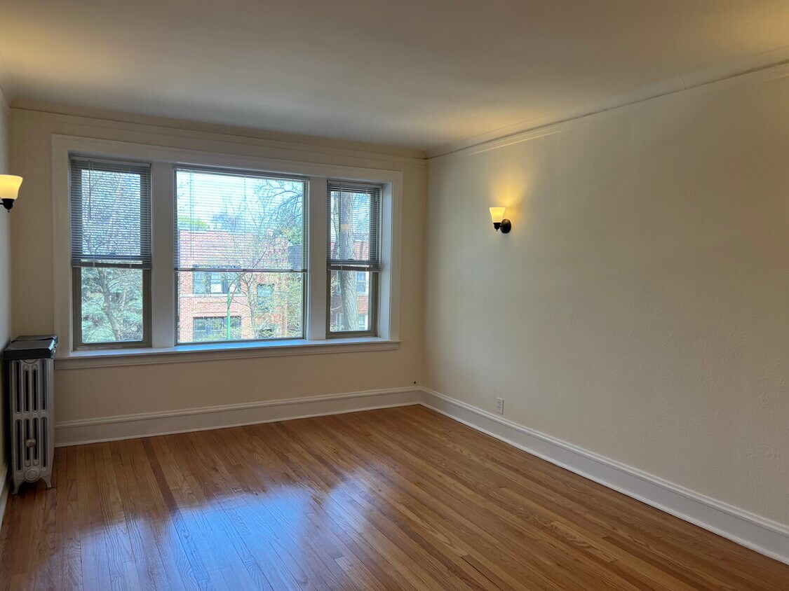 Foto principal - 2047-2049 W Berwyn Ave