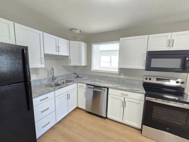 Foto del edificio - Newly Renovated 3 Bedroom Home – Modern Co...