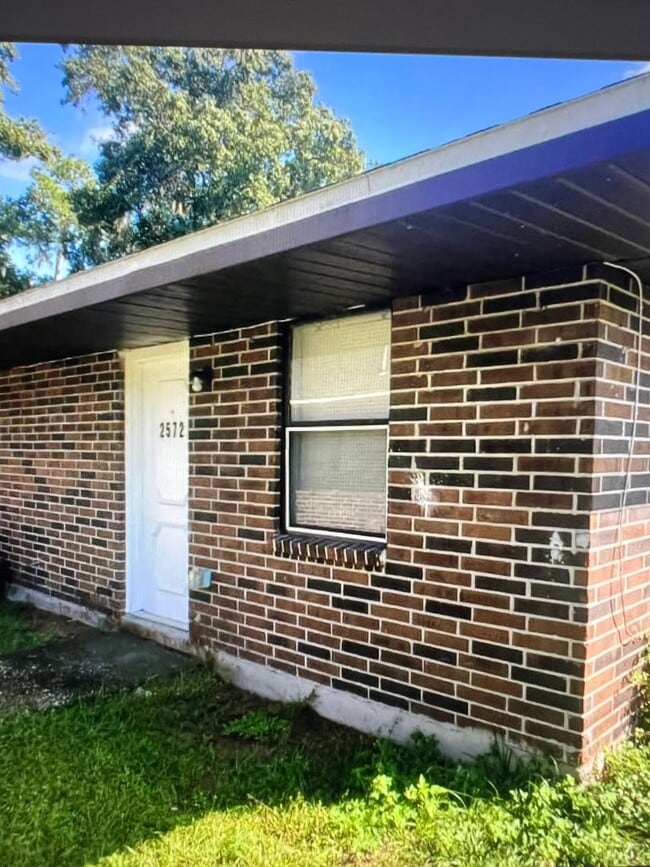 Building Photo - 2570-2572 Chestnut Woods Dr