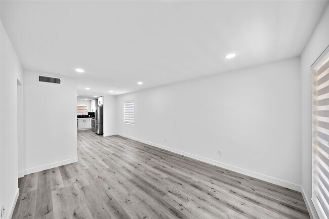 Foto del edificio - 1106 W Tri Oaks Ln