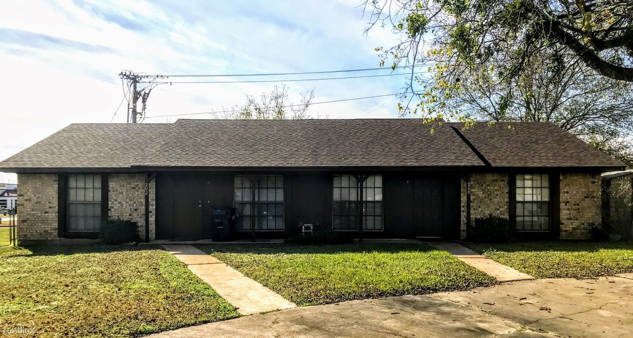 Primary Photo - 2 br, 1 bath Duplex - 200 Bucknell Ct 202