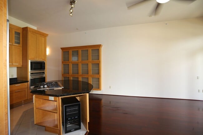 Foto del edificio - Loft at Waikiki - 2 Bdrm/2 Bath/2 Prkg - $4,500